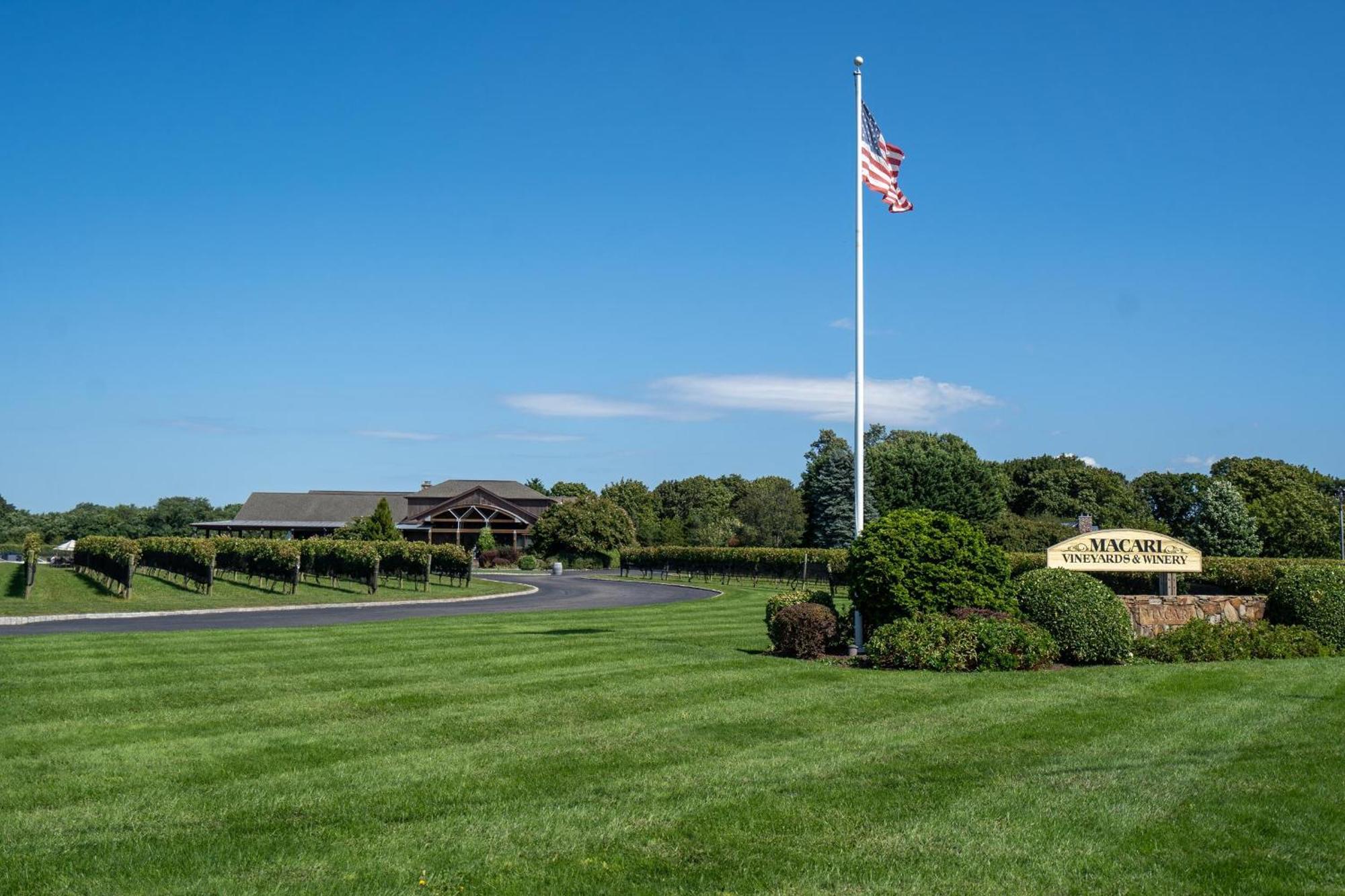 Large Modern North Fork Barn:Vineyards In Backyard, Harbes Farms Villa Mattituck Екстериор снимка